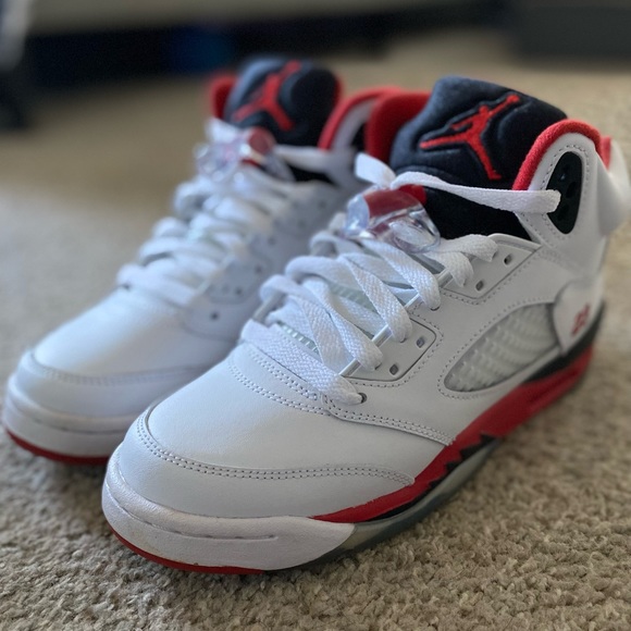 Jordan 5 Fire Reds (SIZE 5.5Y GRADE SCHOOL) - Picture 5 of 5